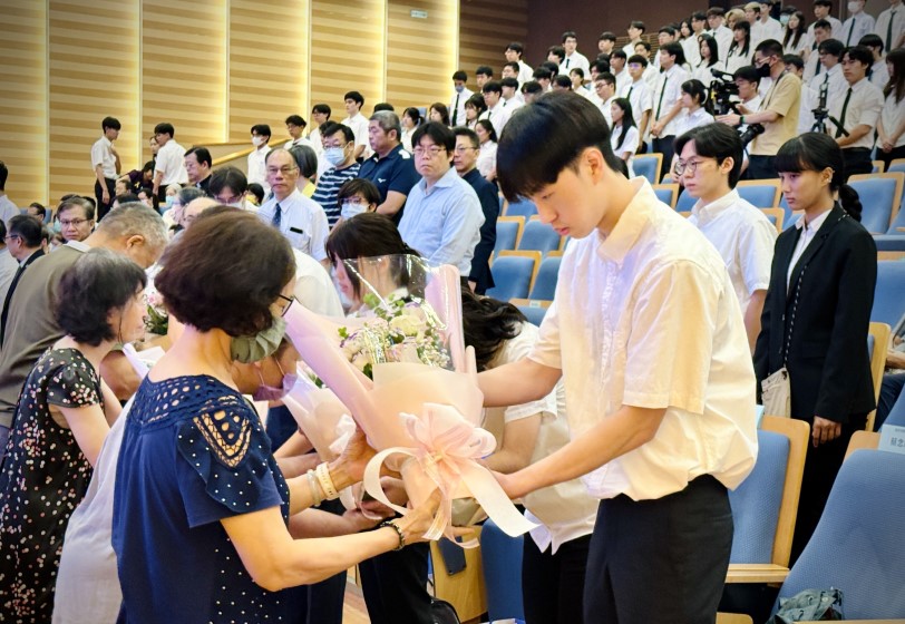 在無聲中傳遞大愛 高醫大感恩大會致敬大體老師