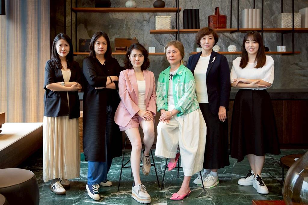 承億集團核心幹部共同延續文化與治理精神 董娘化悲傷為力量 幕後走向幕前勇敢承擔