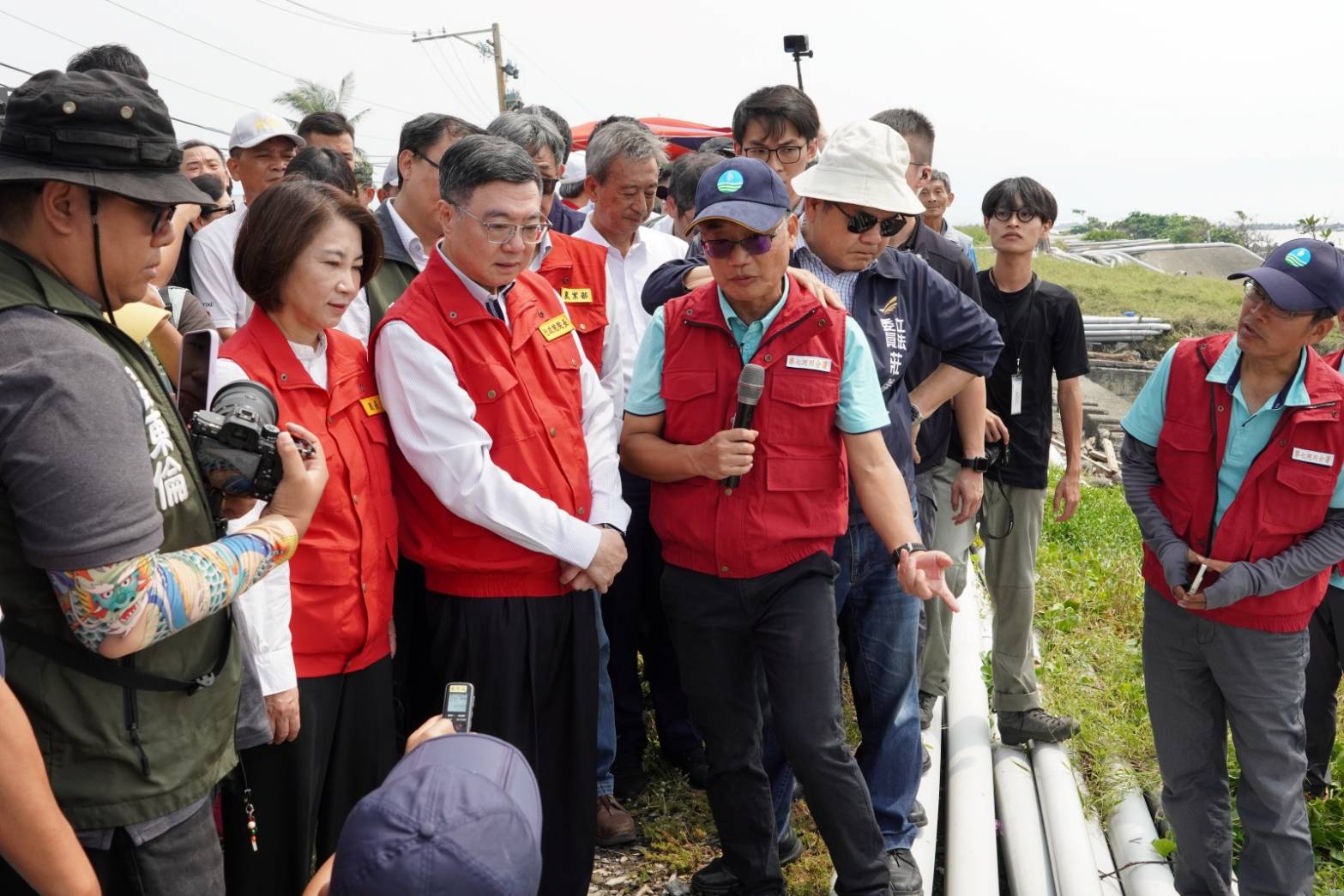 卓揆屏東視察災後復建 周春米爭取打造韌性城市