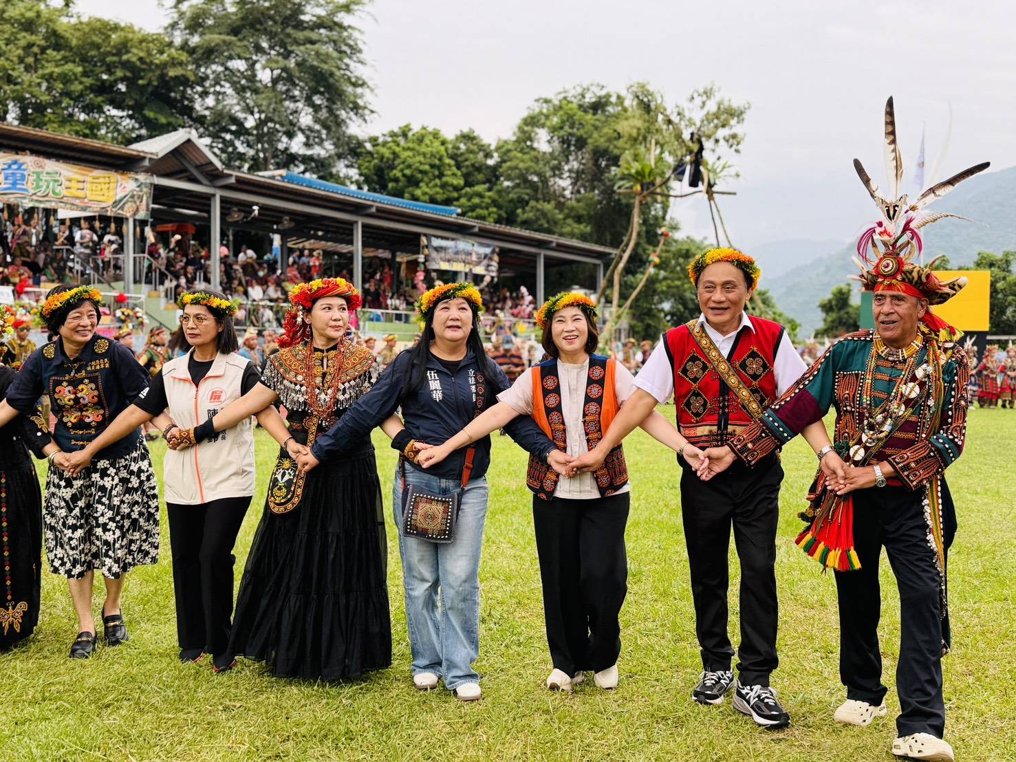 三地門鄉收穫祭熱鬧登場　周春米與族人共舞祈願永續祝福
