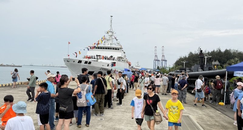 2026國家海洋日擴大慶祝　 海巡艦艇各地開放逾萬人登艦同樂