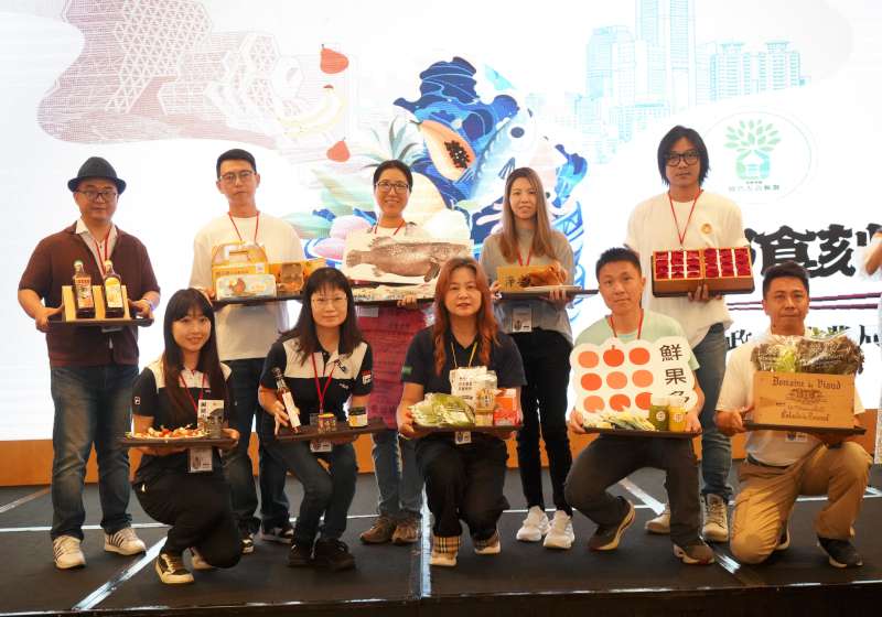高雄市府農業局22日熱鬧舉辦「2026年高雄綠色友善餐廳（餐盒）評鑑成果發表會暨食材媒合活動」