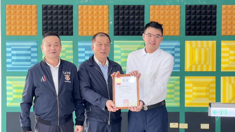 木禾國際、盈松環保公司贈家扶學童獎助金兒少安心過好年