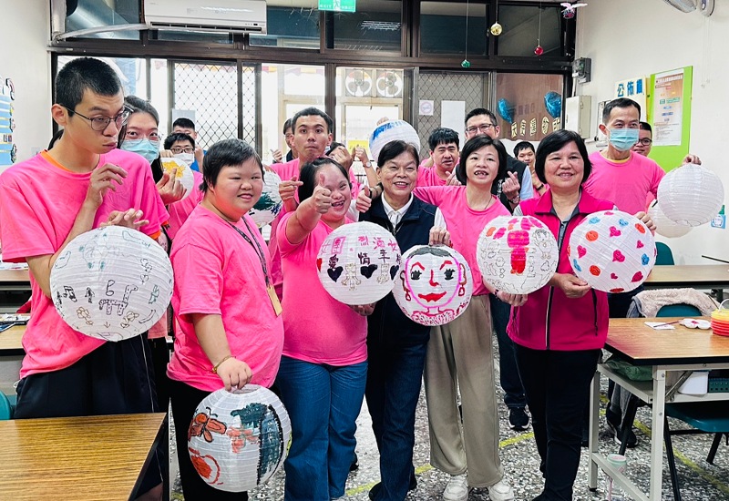 頭份四月八好客節暖身起跑! 羅雪珠連4年攜慢飛天使彩繪花燈 500盞童心照亮客庄