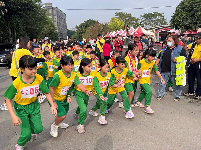 屏東馬卡道文化祭登場  內埔老埤族人走鏢、祭祀率先起跑