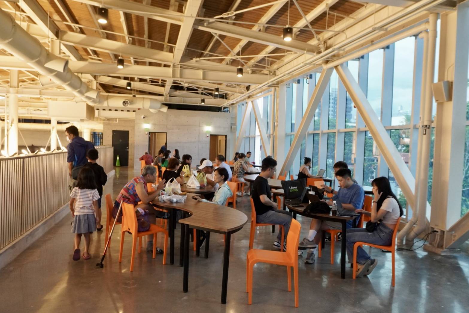 吹冷氣迺市場！屏東西市場試營運 九成攤商進駐