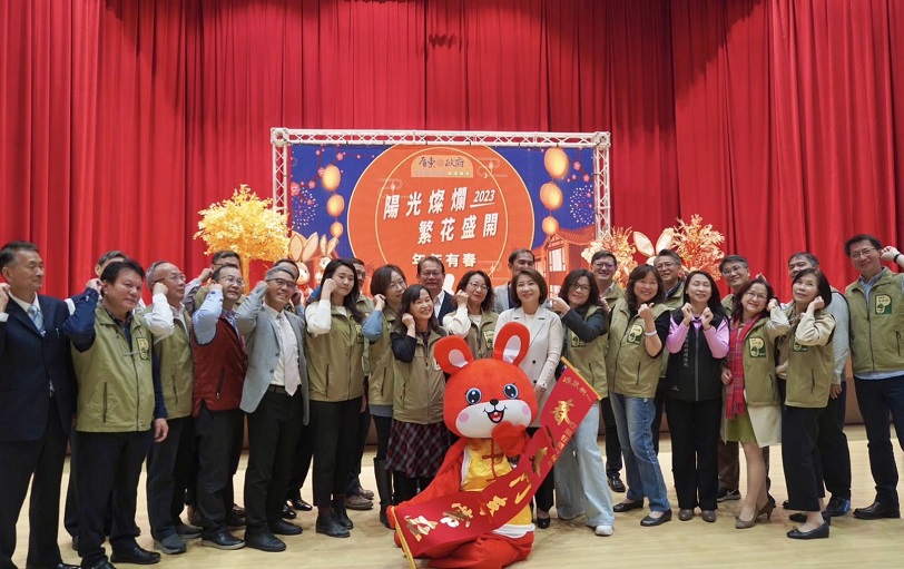 「玉兔迎春展繁華」 屏東縣府112年新春團拜