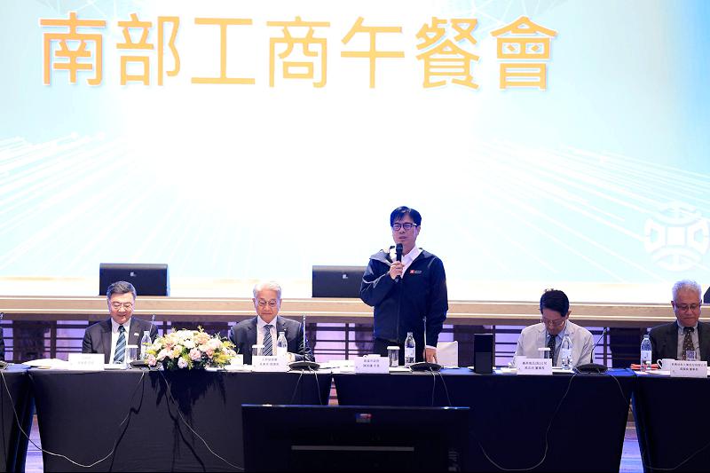 陪同行政院長出席「中華民國工商協進會南部工商午餐會」 陳其邁：以數位與淨零雙軸轉型打造產業競爭力