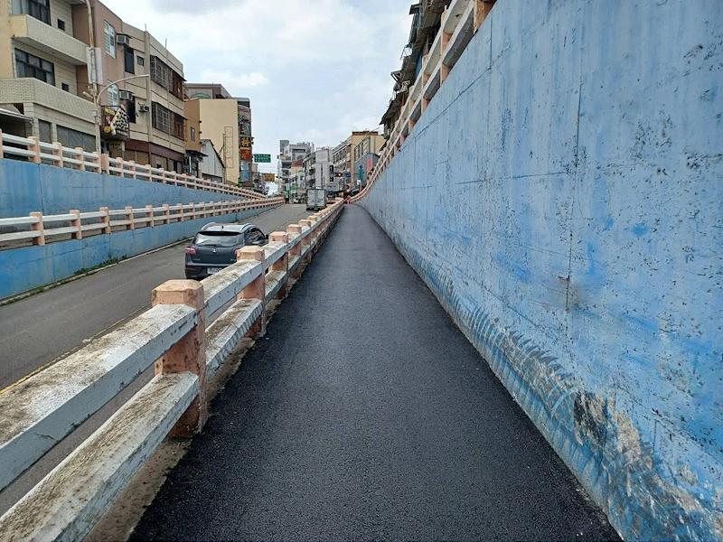提升機車行車舒適與安全 嘉義文化路地下道(機車道)路面完成鋪設