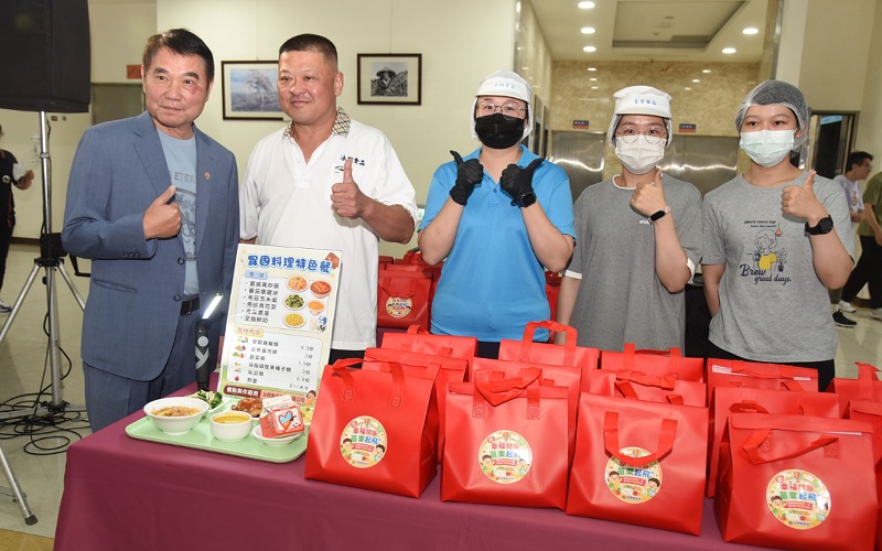 苗栗推動營養午餐全面免費   每餐60元六大升級   鍾東錦：二個月後滾動檢討再加碼