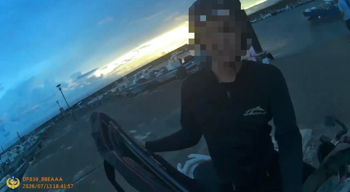 港區浮潛攜帶魚槍 海巡眼尖緝獲送辦