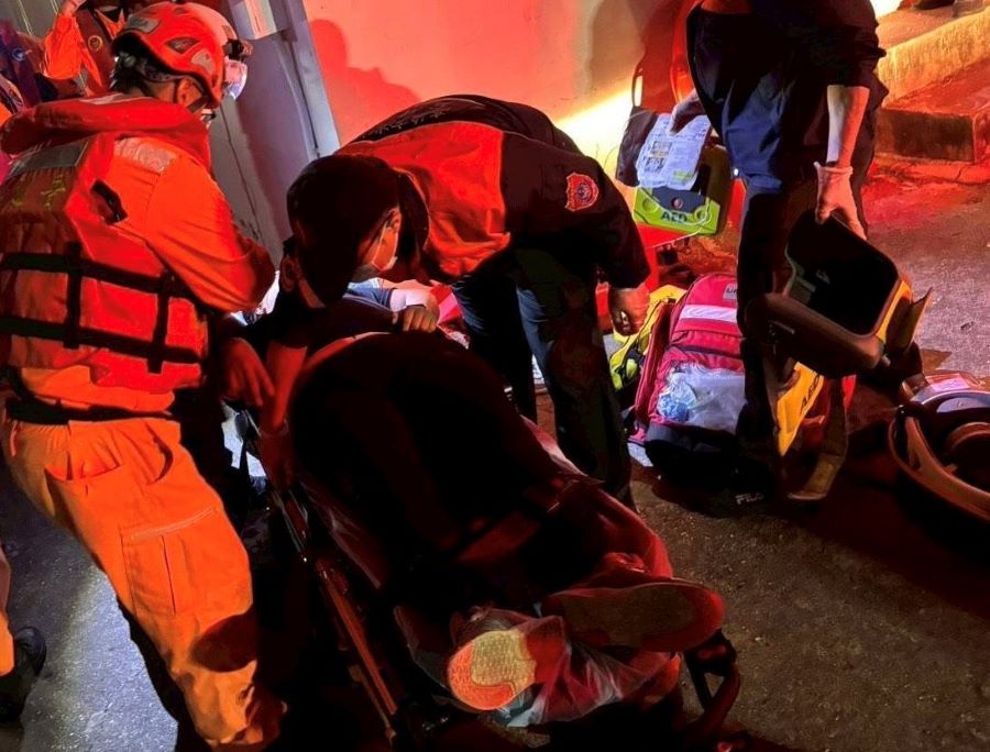 海巡人員聞聲馳援 落海民眾成功救援