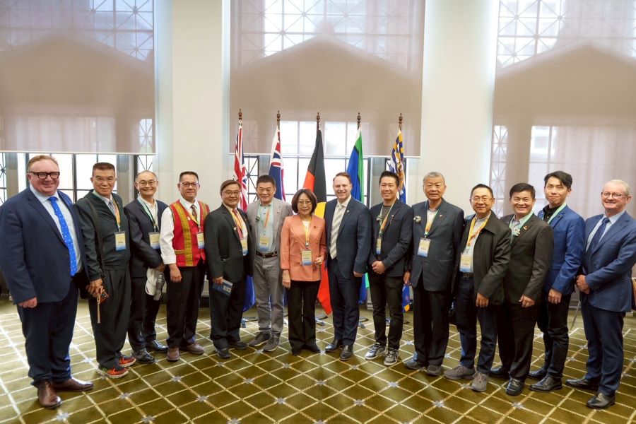 姊妹市29年來最大規模訪團 康議長率20議員拜會布里斯本 深化奧運治理與城市合作