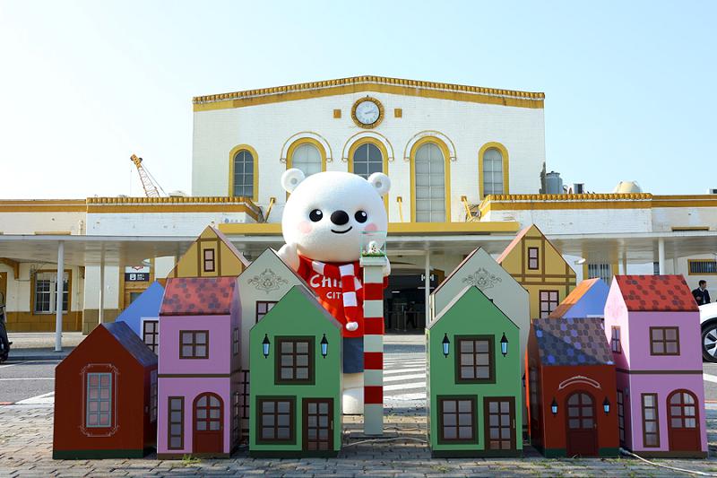 小白熊代班也超吸睛！大白熊回家「洗澡」換新裝迎12月精采活動！