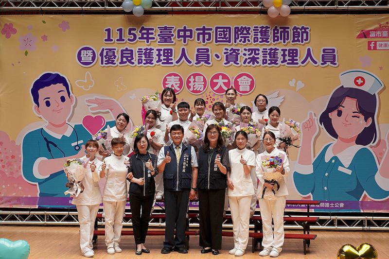 台中慈濟護理團隊獲臺中市護師節表揚12殊榮