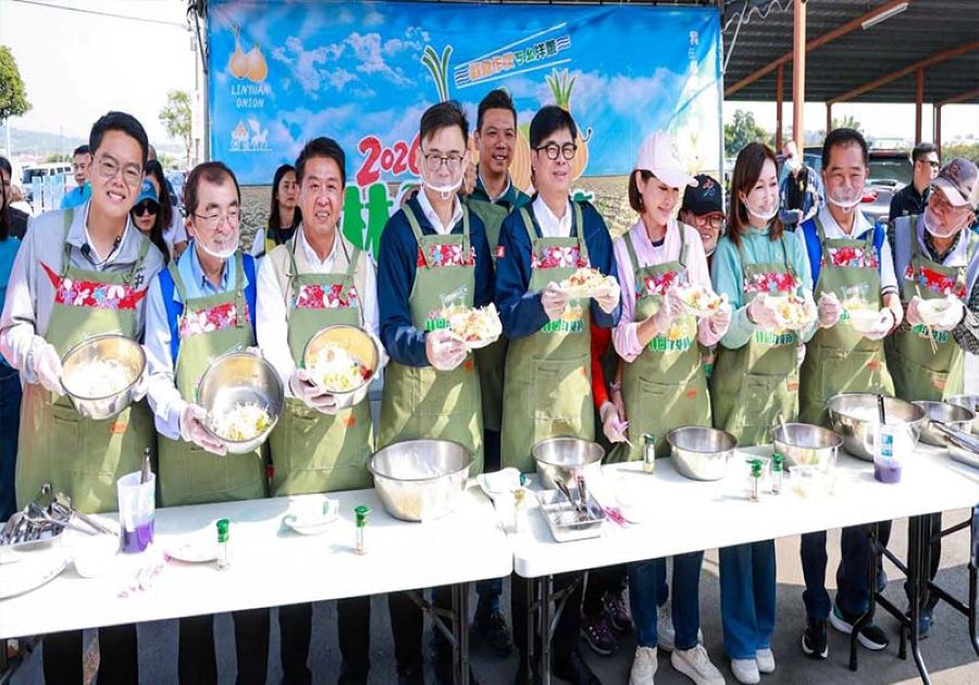 2026林園洋蔥節熱鬧開幕  陳其邁下田「ㄎㄠ蔥頭」邀民眾吃洋蔥挺農民