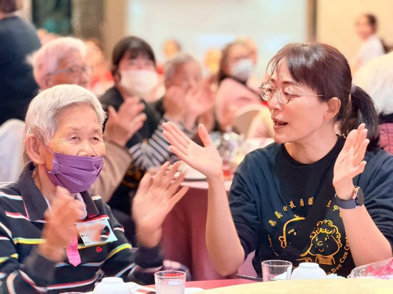 嘉基連兩天陪伴嘉義長輩圍爐迎新年