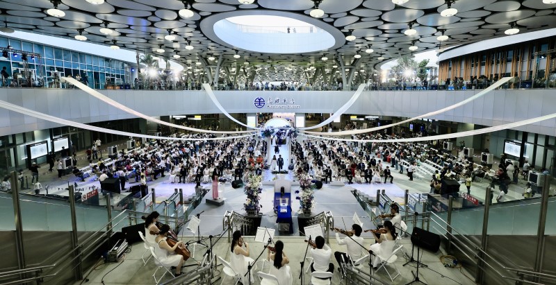 高雄火車站浪漫轉身成結婚殿堂　高雄市市民集團婚禮115對新人幸福啟程