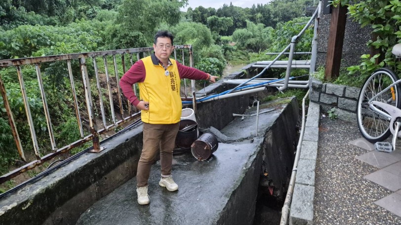 大樓門前掏空急灌漿  左楠市議員參選人薛兆基呼籲市府補足應變盲點