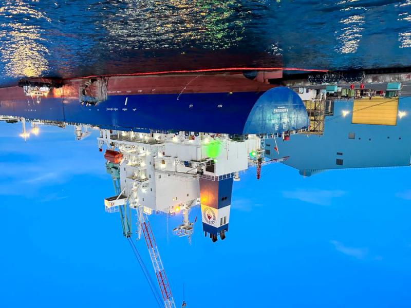 通運輪出港擦撞港外離岸堤，順利緊急返港待修，靠泊期間圍設攔油索以防油污意外