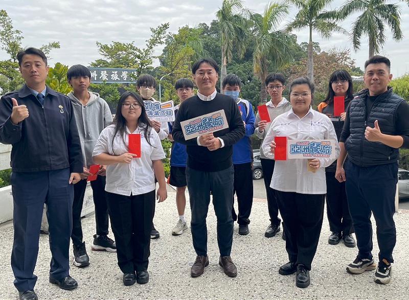 亞洲餐旅助學生圓廚師夢 頒發入學獎學金