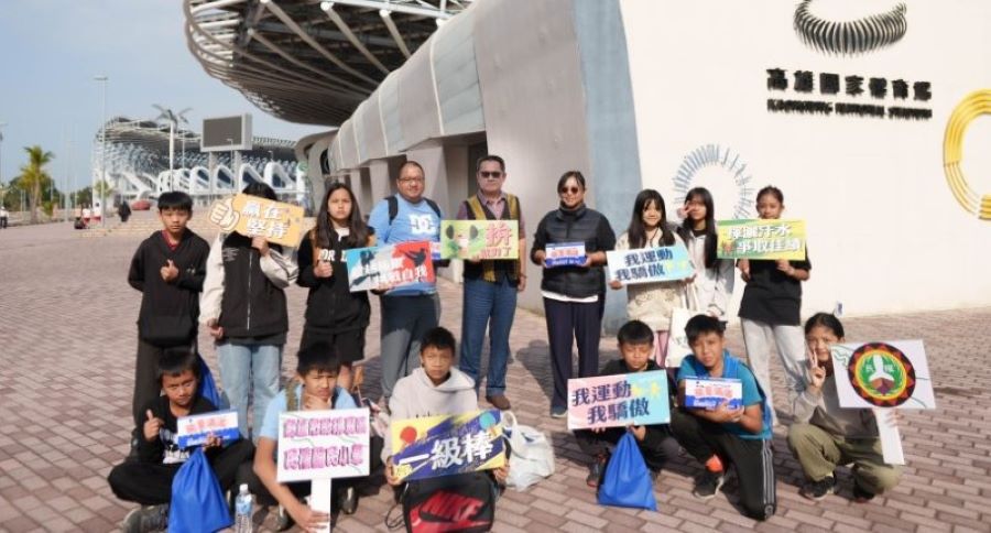 陳幸富議員代表康議長贈慰勞金 勉民生、民權國小學童奪佳績