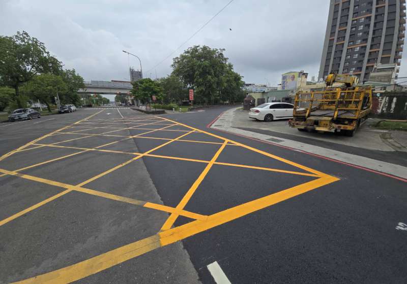 前鎮區漁港路銜接翠亨北路聯絡道路新建側溝完工 解決雨天積水問題