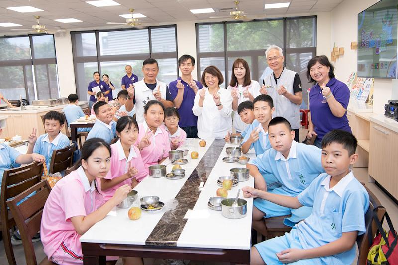 嘉義市全國首創增設午餐食育組 黃敏惠市長推動學校食在心安