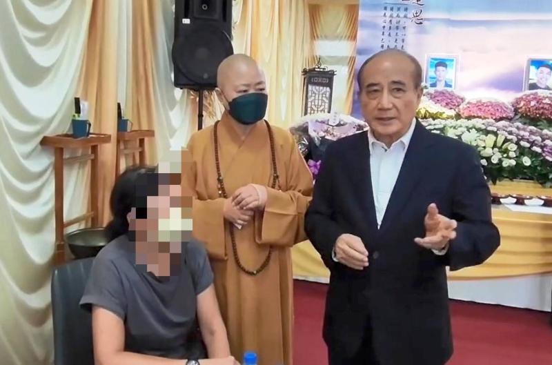 前立法院長王金平、捐助慰問金 屏縣佛教會頭七法會捐款捐助慰問金