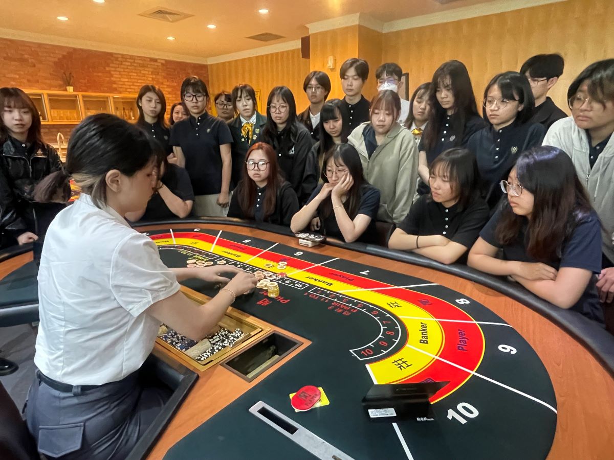 高餐大休憩系攜手星國頂級酒店   開設博弈荷官工作坊打造高薪職涯