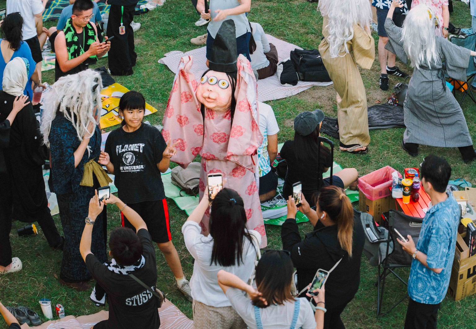  妖怪馬戲團踩街掀高潮   單日破萬人湧入恆春古城