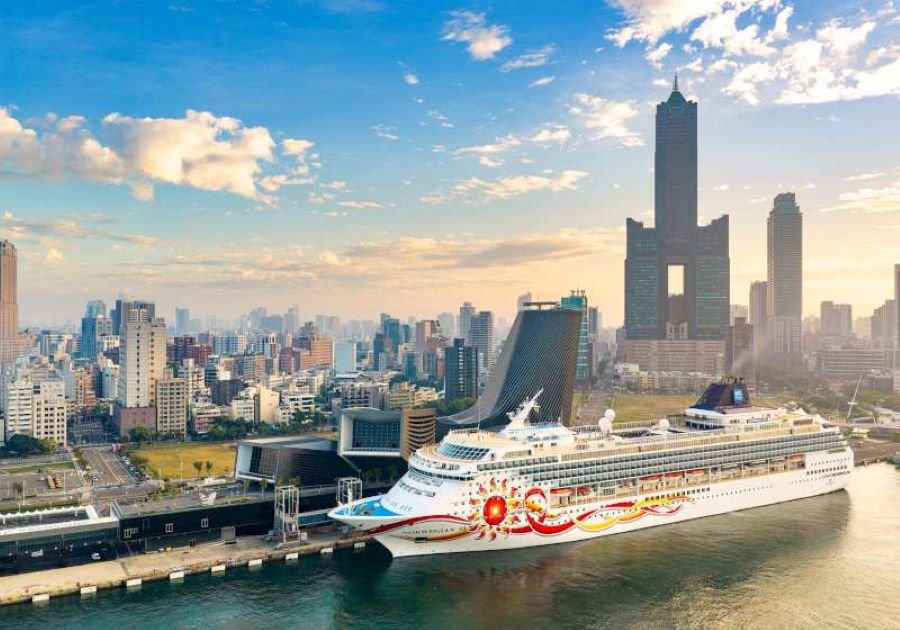 高雄港年度第8艘首航郵輪壓軸登場！