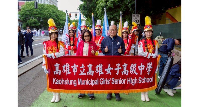 雄女接棒閃耀玫瑰花節！康議長頒10萬元勉勵金　讓世界看見高雄青春力量