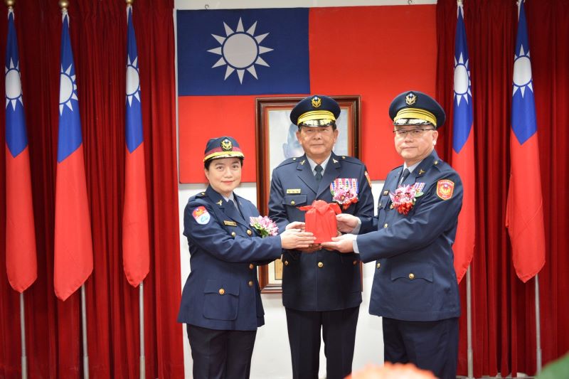 高雄港務警察總隊舉行新卸任總隊長交接儀式