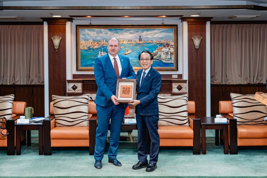 德國德勒斯登市長希柏特率團回訪高雄 深化半導體與智慧城市合作夥伴關係