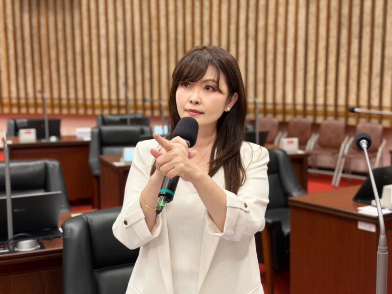 賴瑞隆封鎖網友、高市衛生局隱藏留言  陳美雅大酸：民進黨活成自己討厭的樣子！