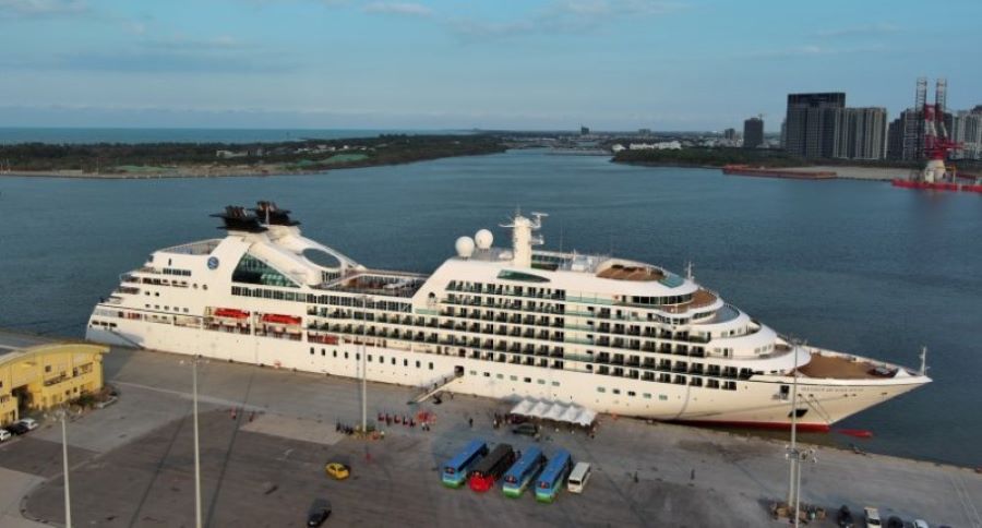 新春揚帆！安平港喜迎三井海洋郵輪「海洋富士號」首航