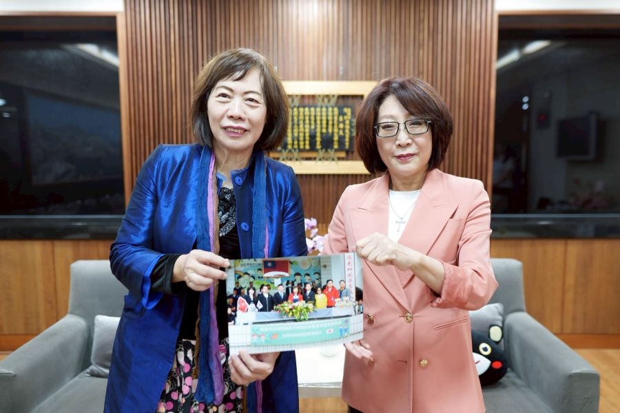 奉獻教育逾四旬 康議長溫馨表彰陽明國中張永芬校長榮退