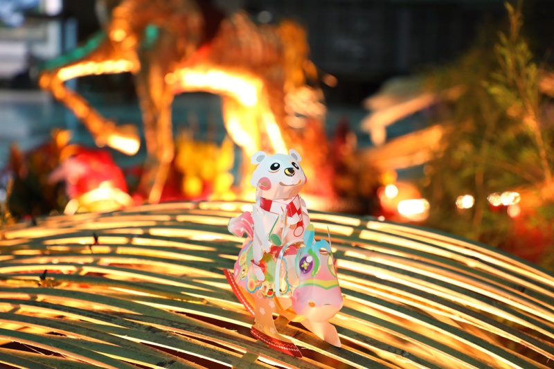 馬上有錢花 嘉義市馬年小提燈「馬上熊賀」亮相