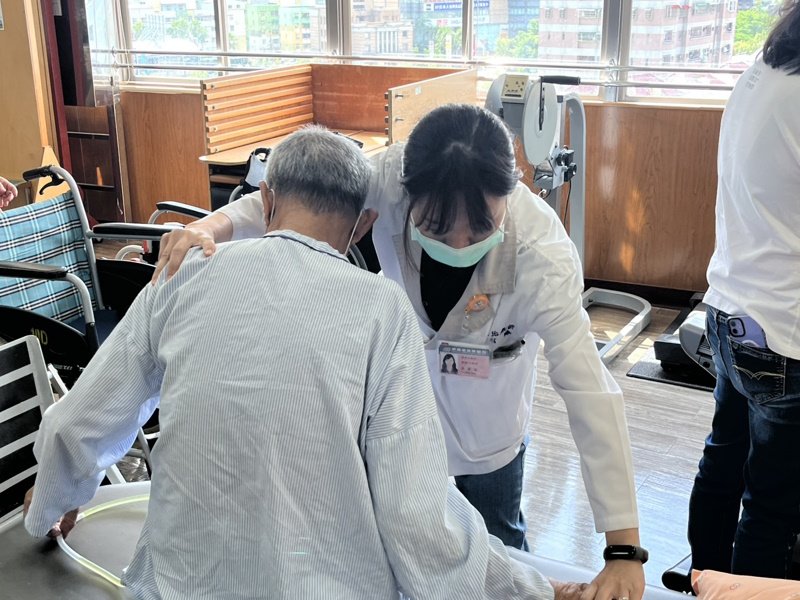 全國唯一 嘉基醫院友善住院照護奪金