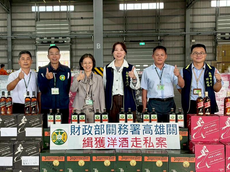 雙響炮！高雄關接連緝獲轉口櫃匿藏洋酒3,328箱