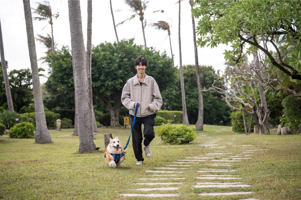 墾丁凱撒攜手「毛孩乾杯」推住房專案 入住「毛孩假期」享牛舌迎賓禮、加碼再抽千元職人禮盒