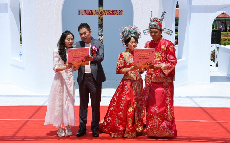 苗栗客家桐花婚禮浪漫登場　      36對新人桐花樹下締結良緣