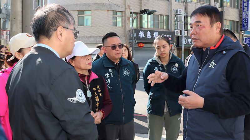 頭份市建國路與文化街32巷路口交通瓶頸          鍾東錦會勘研擬解決方案