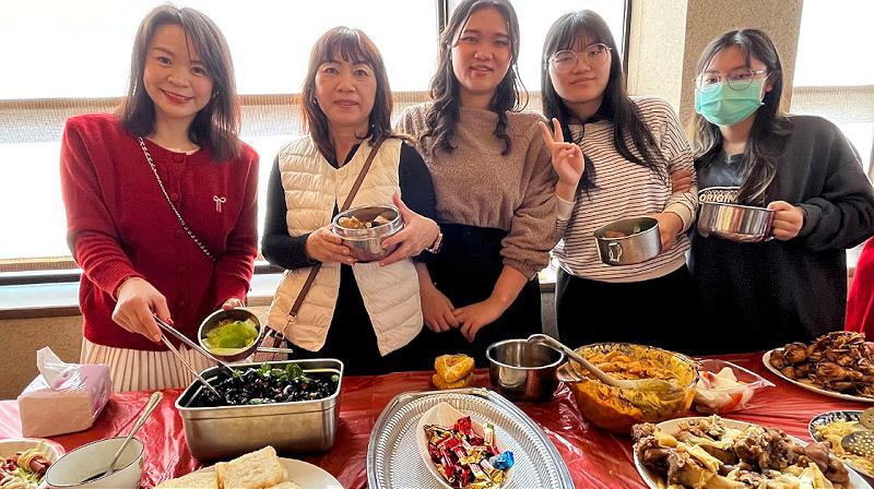  一家一菜相揪回娘家       苗栗新住民齊團圓迎財神