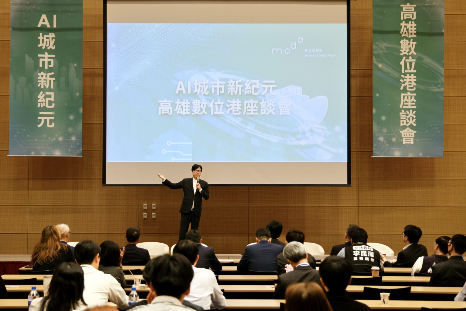 出席「高雄數位港及人工智慧發展產業交流座談會」 陳其邁：AI創新應用服務是高雄接軌國際的新契機