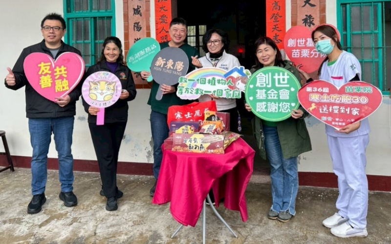 創世基金會「寒士吃飽30」春節關懷行動    邱俐俐偕企業送暖陪弱勢家庭過好年