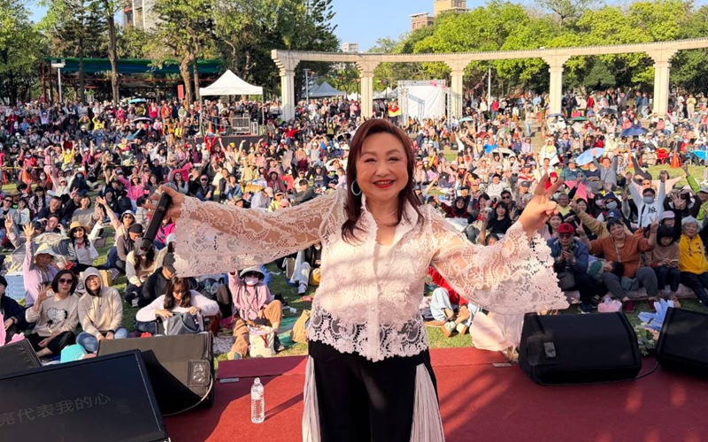 苗縣頭份市「民歌野餐音樂會」登場　   經典旋律喚醒青春記憶      三代同堂共享春日午後