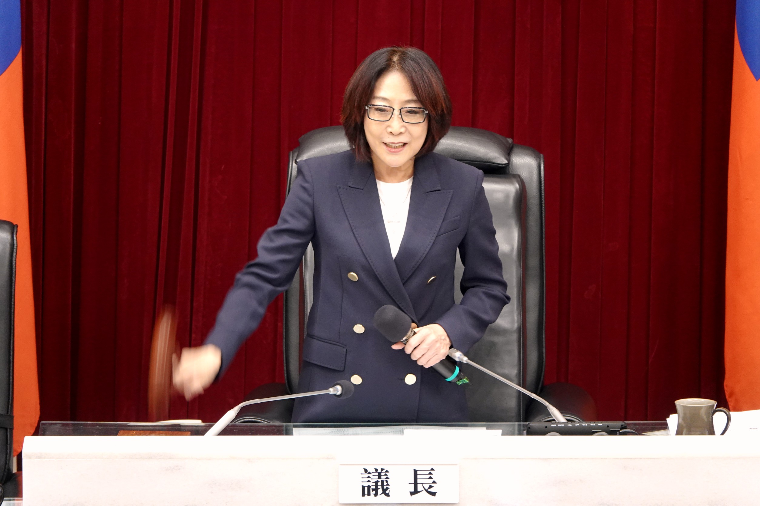 議場瀰漫淡淡離別感！康議長盼高雄建設接棒延續：不管陳市長未來在哪個位置，都別忘了高雄