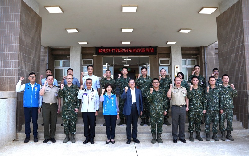 感謝國軍堅守崗位     新竹縣長楊文科秋節前夕慰問駐軍致贈慰問金